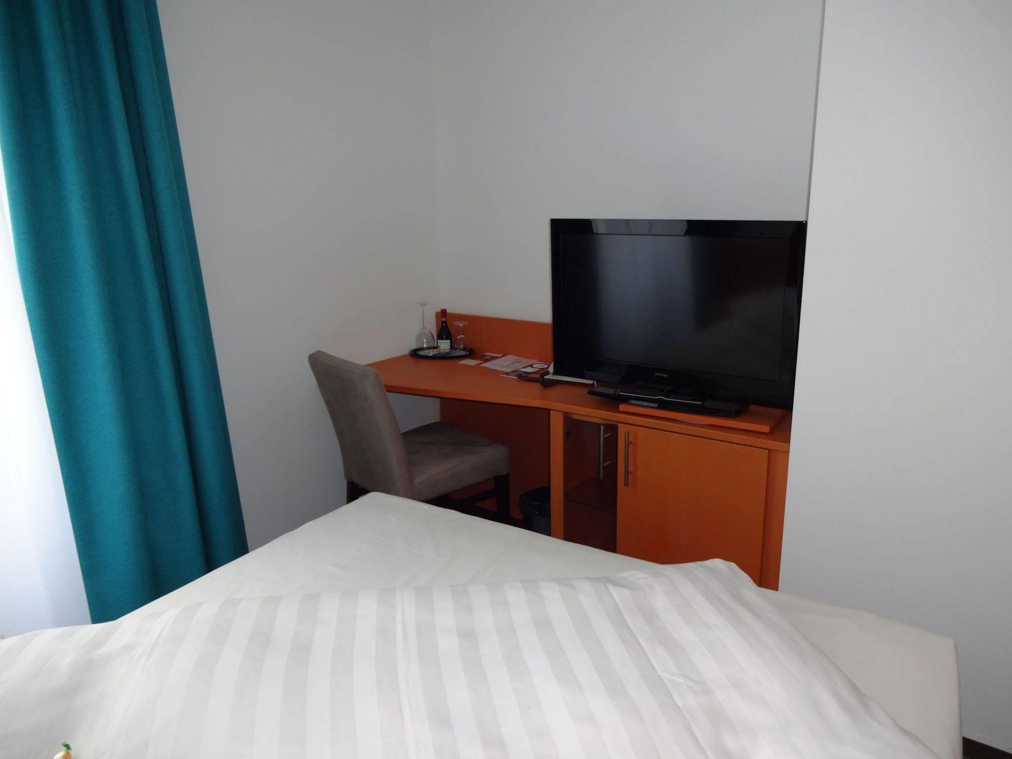 Koncept Hotel Benedikt Siegburg Esterno foto