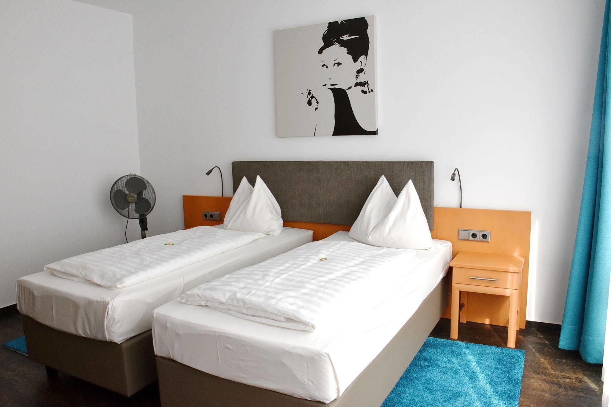 Koncept Hotel Benedikt Siegburg Esterno foto