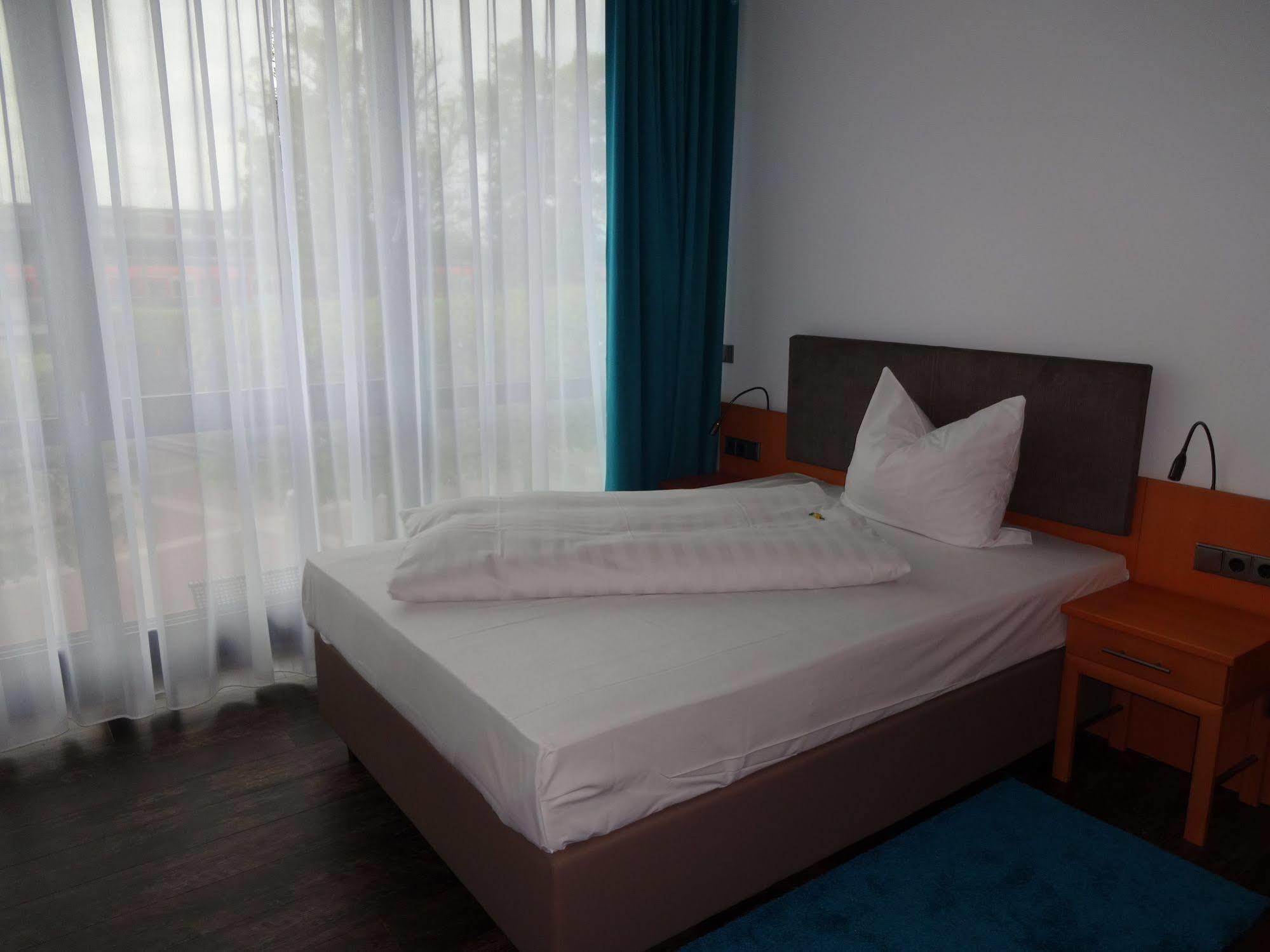 Koncept Hotel Benedikt Siegburg Esterno foto
