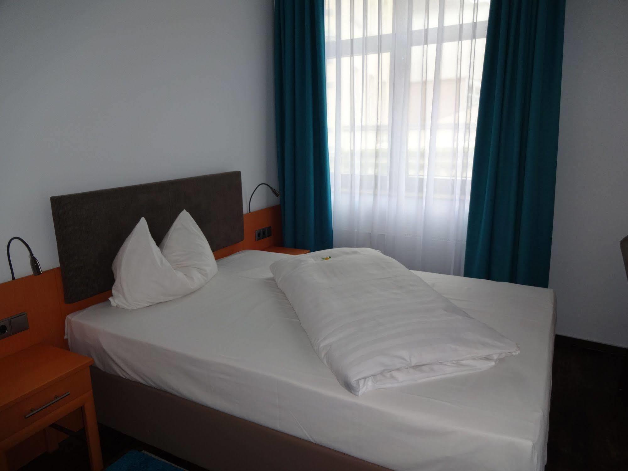 Koncept Hotel Benedikt Siegburg Esterno foto