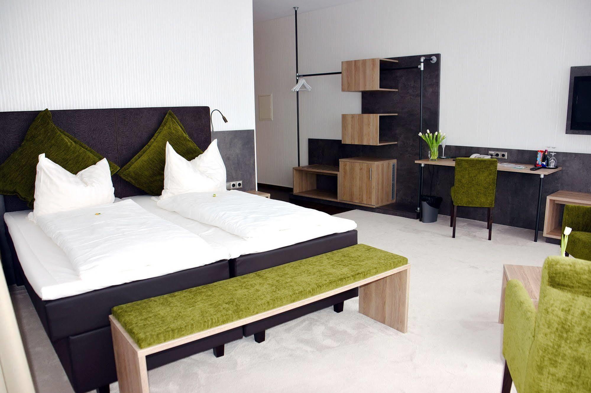 Koncept Hotel Benedikt Siegburg Esterno foto